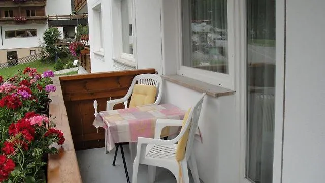 Chasa Mezpra/stephan Jenal Nr. 1 - Fuer 2-4 Personen Daire